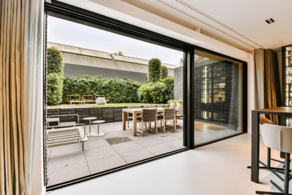 chiusura-balcone-con-vetri-scorrevoli