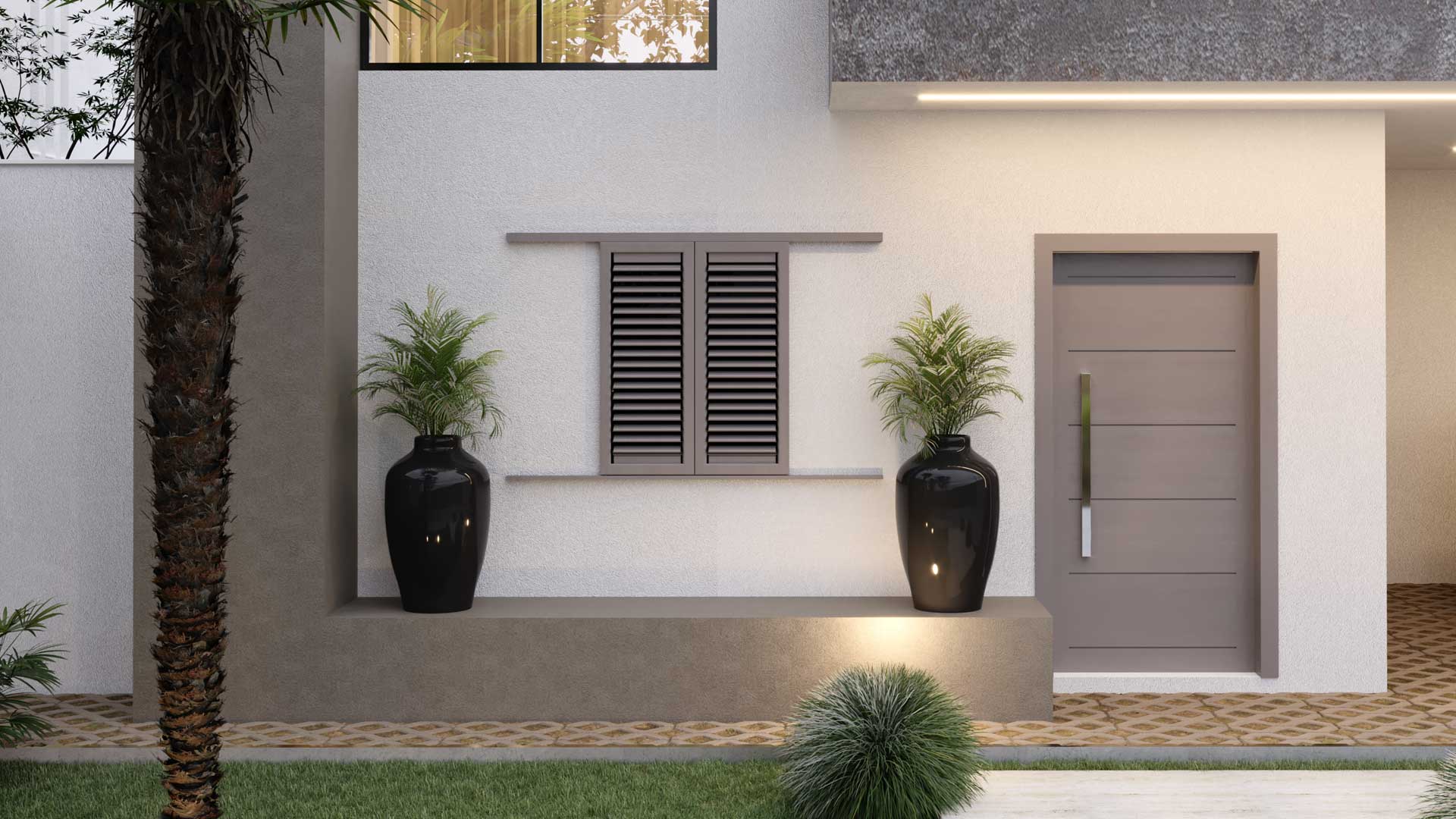 Facciata di una villa moderna bianca con persiane scorrevoli in alluminio finitura effetto legno, posizionate a copertura delle ampie finestre.