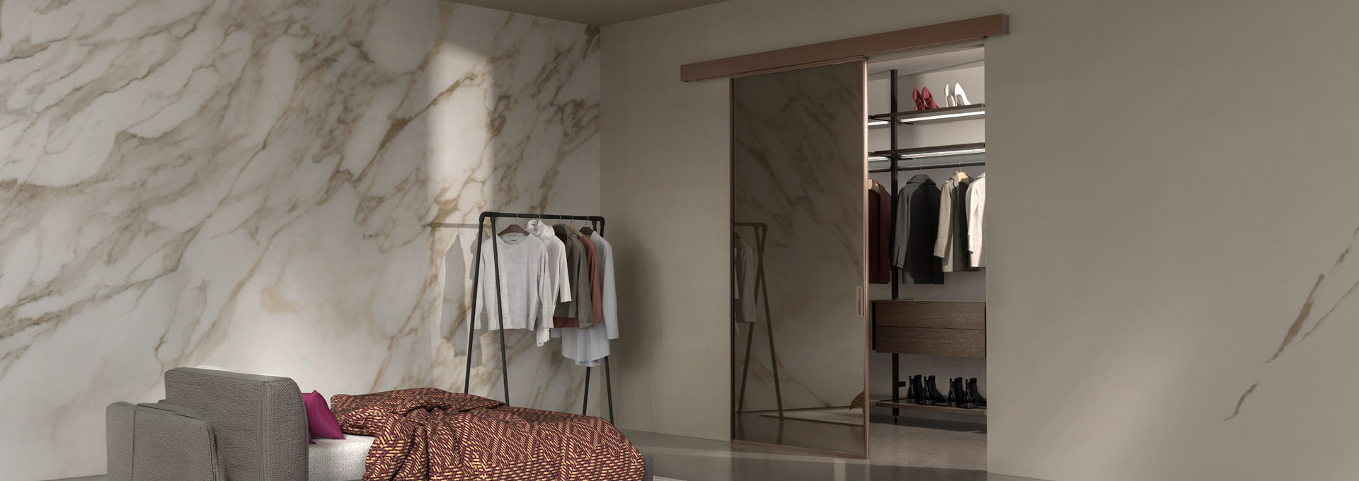 Sistemi scorrevoli Agoprofil: soluzioni salvaspazio di design Porta scorrevole Agoprofil in vetro riflettente bronzato con binario esterno minimale per cabina armadio in camera da letto di lusso.